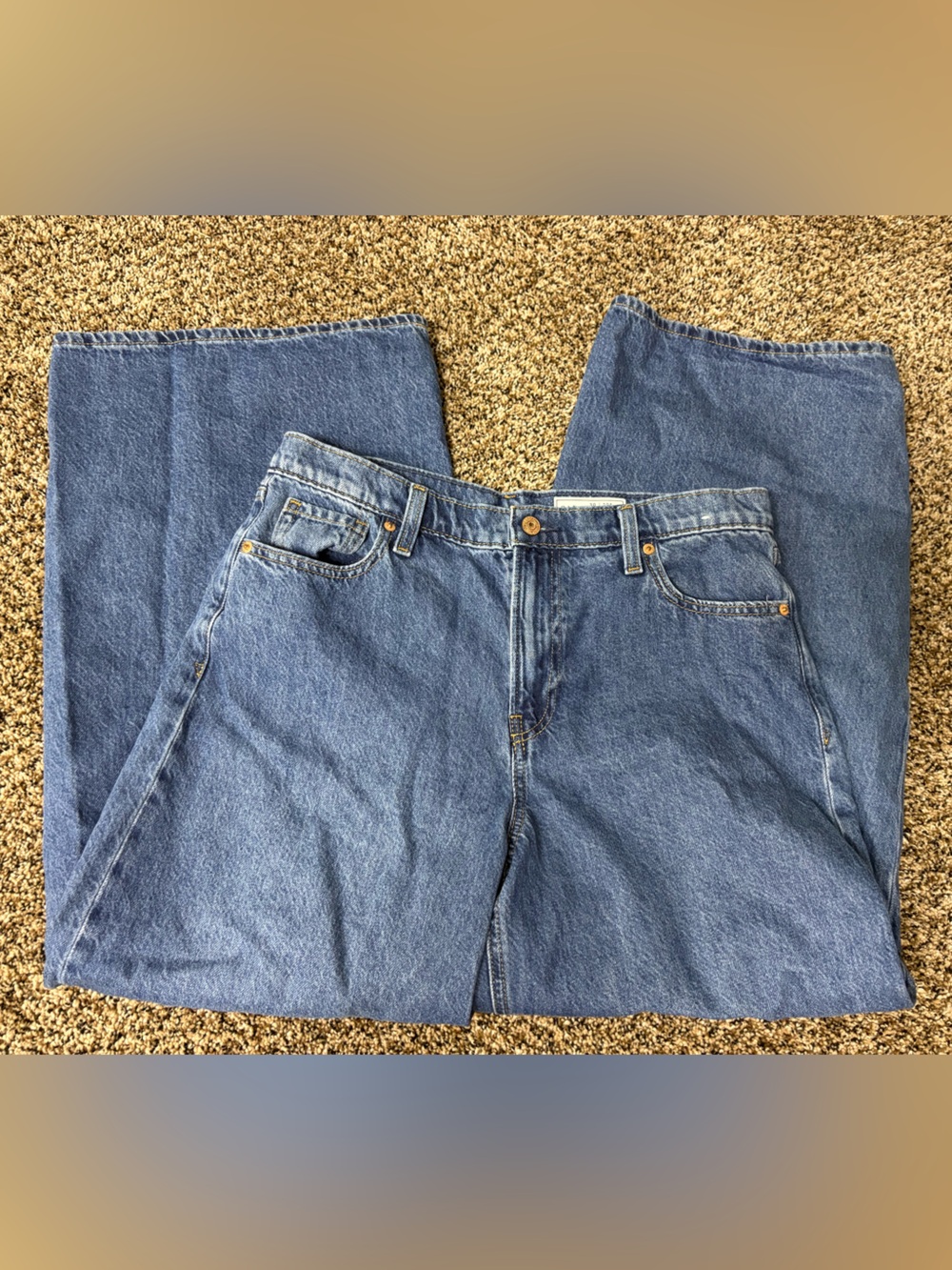 GAP Straight Leg Women's Jeans in Medium Blue Denim